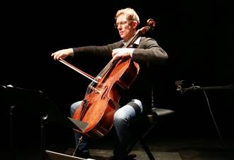 Johannes Moser performing with the cello interface